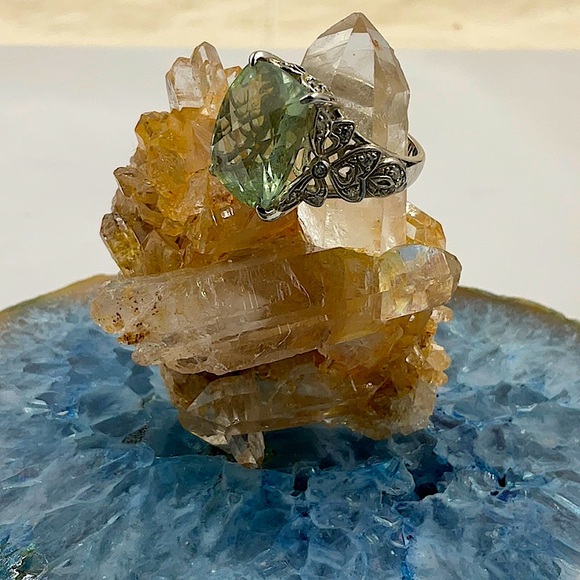 Vtg. Sterling Silver Green Amethyst Ring Size 7 1/2 (Size 7.5) - Picture 2 of 11